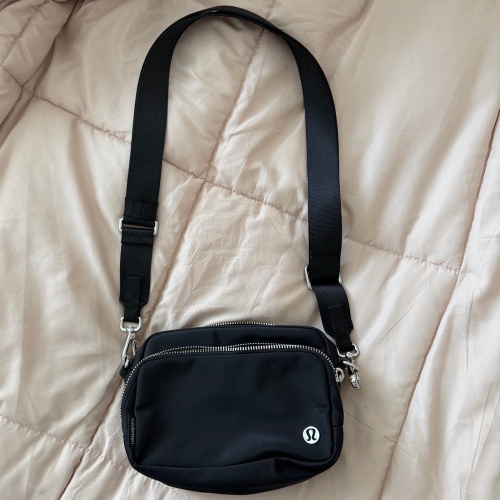 🖤Lululemon Nylon Crossbody Bag